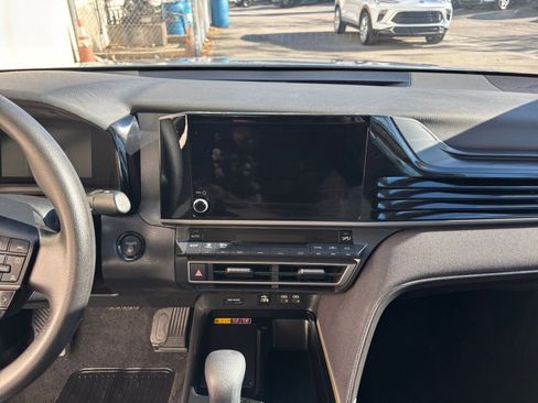 Used 2025 Toyota Camry LE image 18