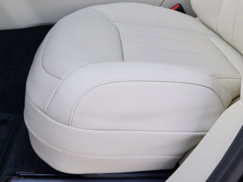 New 2026 Land Rover Range Rover Long Wheelbase SE image 24