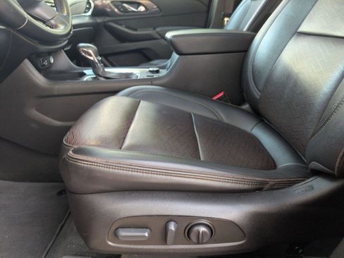 Used 2023 Chevrolet Traverse High Country image 5