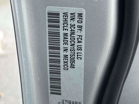 Used 2025 Jeep Compass Limited image 18