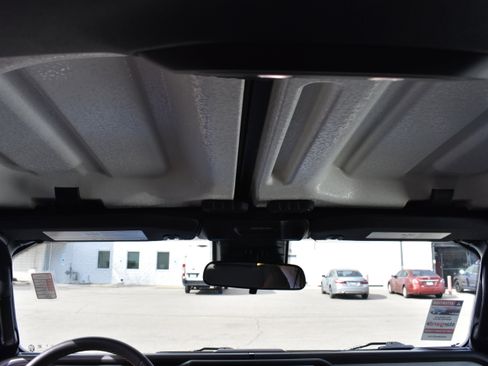 Used 2024 Jeep Gladiator Sport image 30