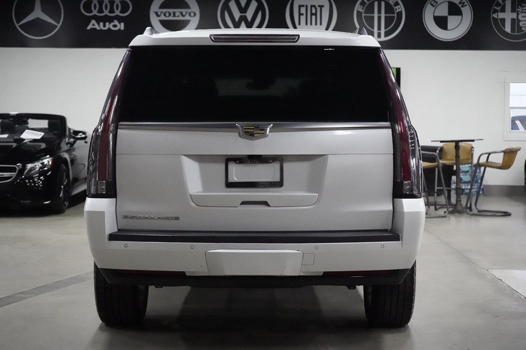 Used 2018 Cadillac Escalade ESV Premium Luxury AWD/4WD image 4