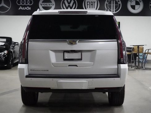 Used 2018 Cadillac Escalade ESV Premium Luxury AWD/4WD image 4