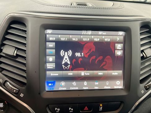 Used 2023 Jeep Cherokee Altitude Lux image 14