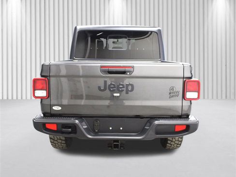 Used 2023 Jeep Gladiator Willys image 4