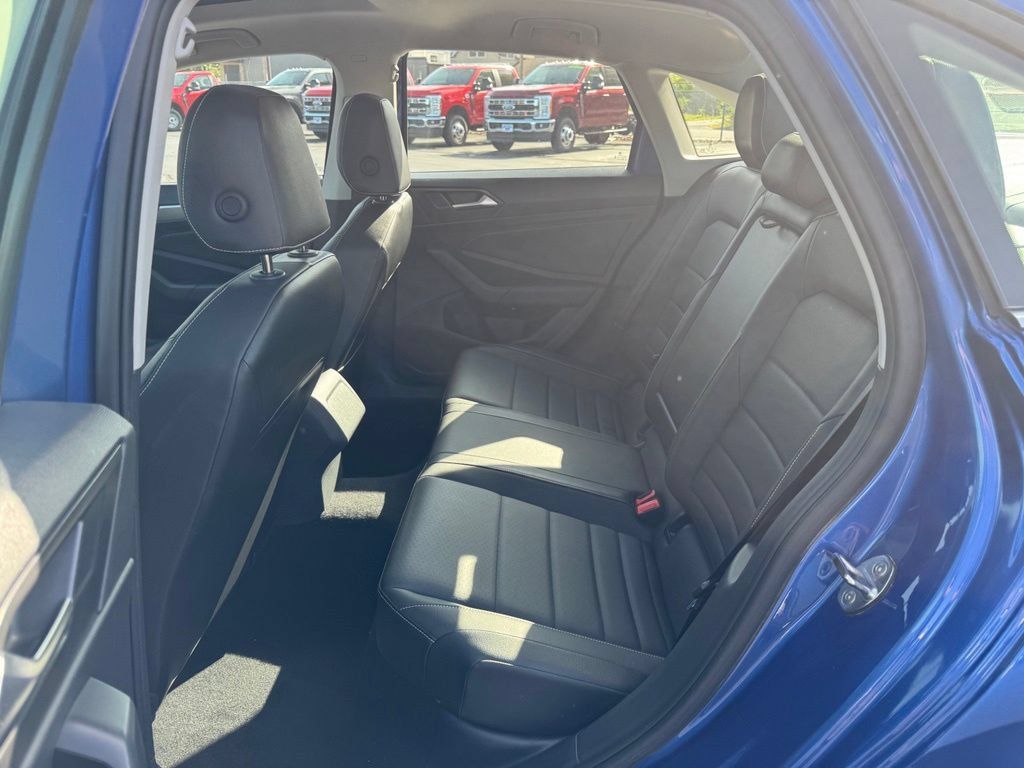 Used 2024 Volkswagen Jetta SE FWD image 21