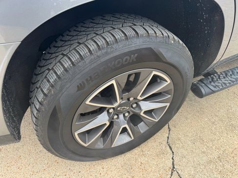 Used 2021 Chevrolet Tahoe Z71 w/ Rear Media and Nav Package image 11