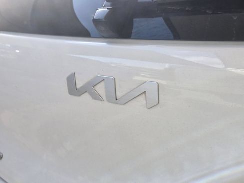 Used 2022 Kia Niro LXS FWD image 7