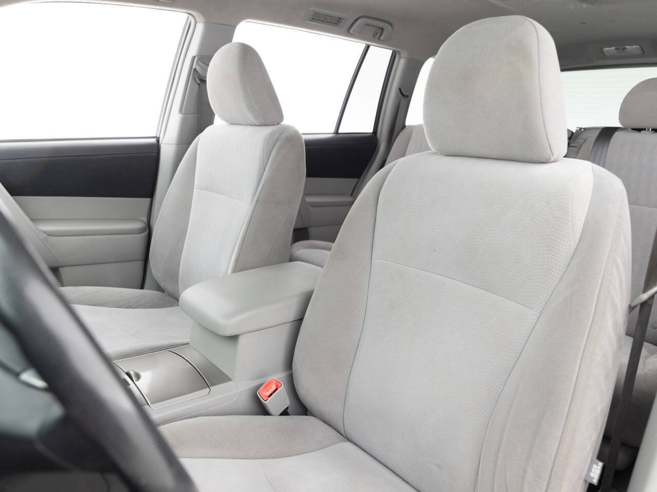 Used 2013 Toyota Highlander FWD w/ Cold Weather Pkg image 22