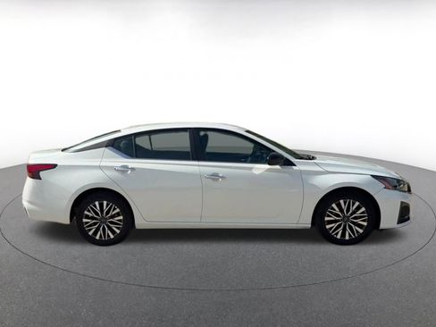 Used 2025 Nissan Altima 2.5 SV FWD image 16