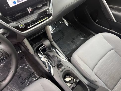 Used 2024 Toyota Corolla Cross AWD Hybrid w/ Moonroof Package image 34