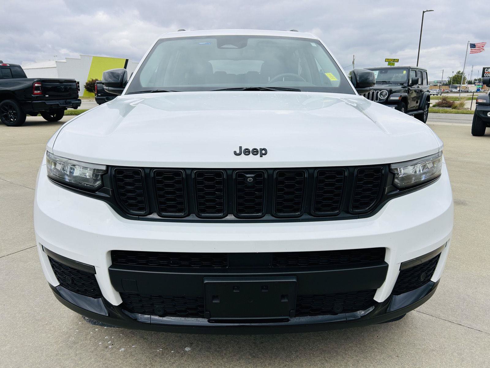 Used 2023 Jeep Grand Cherokee L Limited w/ Luxury Tech Group II AWD/4WD image 39