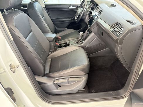 Used 2019 Volkswagen Tiguan SE w/ Panoramic Sunroof Package image 29