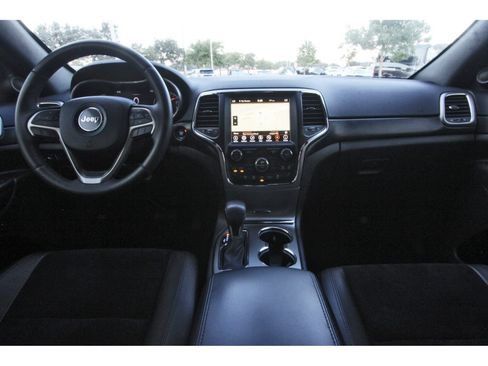 Used 2018 Jeep Grand Cherokee Altitude RWD image 12