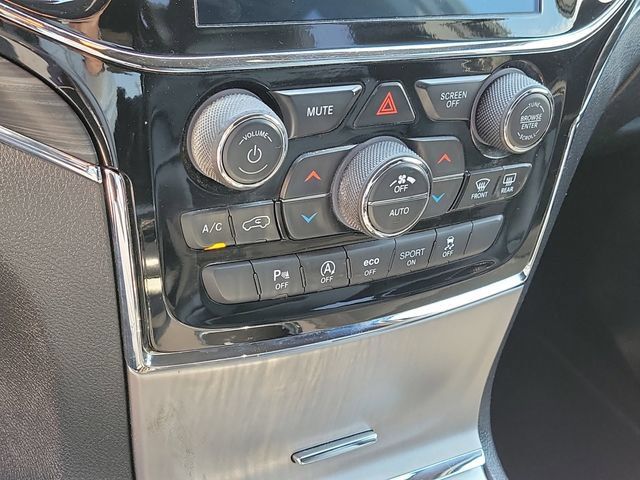 Used 2019 Jeep Grand Cherokee Limited AWD/4WD image 17