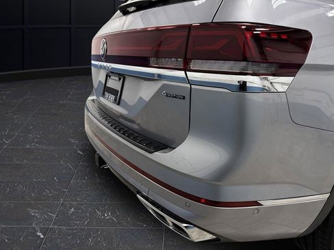 Certified 2024 Volkswagen Atlas SEL Premium R-Line image 36