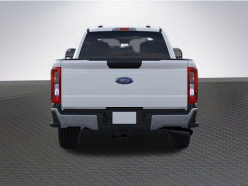 New 2026 Ford F250 XLT w/ FX4 Off-Road Package image 5