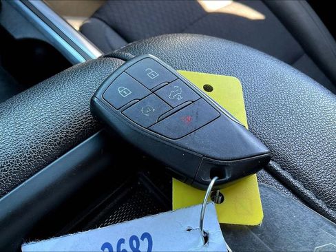 Used 2022 Chevrolet Silverado 1500 LT image 10