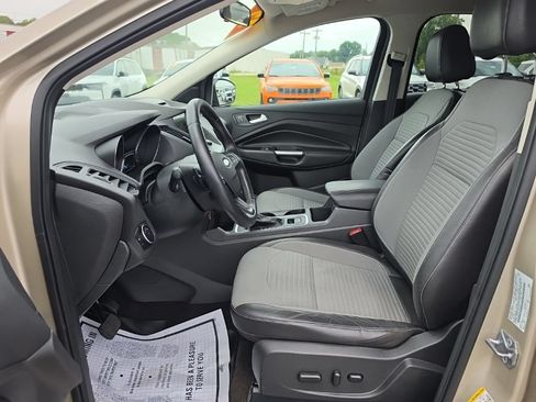Used 2017 Ford Escape SE w/ Equipment Group 201A FWD image 14