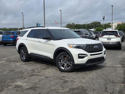 Used 2024 Ford Explorer XLT w/ Equipment Group 202A RWD image 2