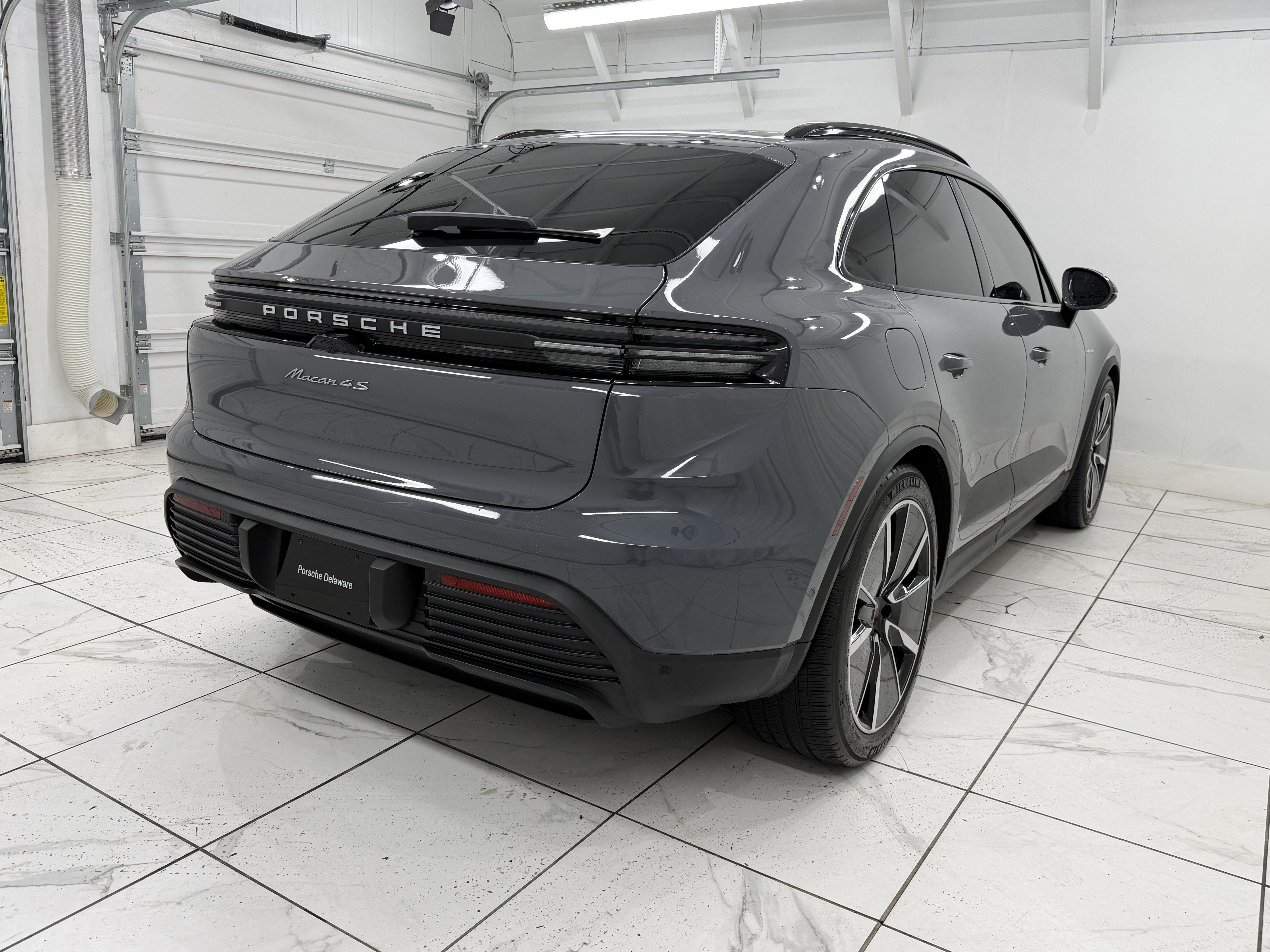 Used 2025 Porsche Macan 4S Electric AWD/4WD image 12