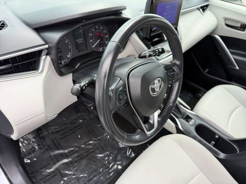 Used 2023 Toyota Corolla Cross LE w/ Moonroof Package AWD/4WD image 29