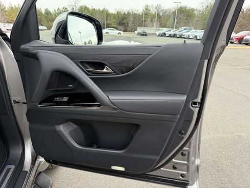 Used 2025 Lexus LX 600 4WD w/ Accessory Package (Z1) image 17