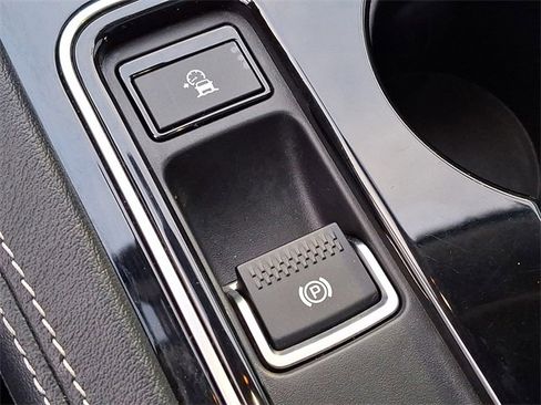 Used 2017 Jaguar F-PACE R-Sport image 25