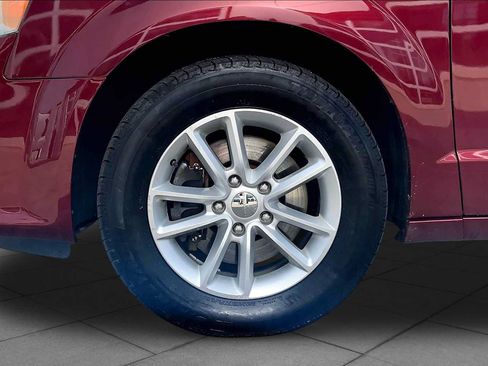 Used 2019 Dodge Grand Caravan SXT FWD image 11