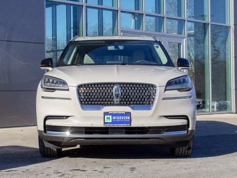Used 2022 Lincoln Aviator Reserve w/ Elements Package Plus image 2
