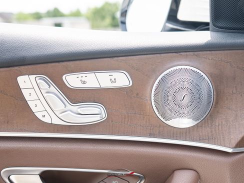Used 2019 Mercedes-Benz E 450 4MATIC Sedan w/ Premium Package image 43