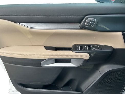 Used 2025 Ford Ranger Lariat w/ Chrome Accent Package image 18