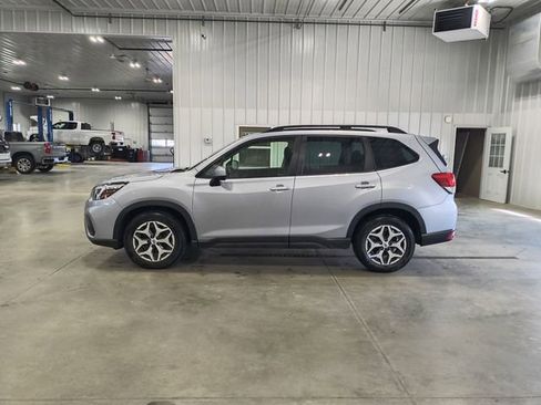Used 2021 Subaru Forester Premium AWD/4WD image 5