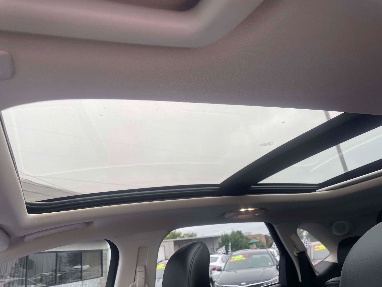 Used 2019 Ford Edge Titanium w/ Equipment Group 301A AWD/4WD image 17