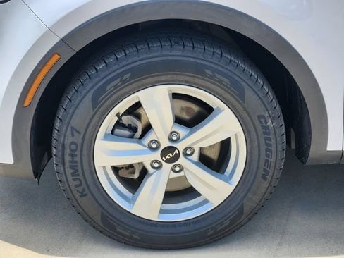 Certified 2023 Kia Sorento LX FWD image 12