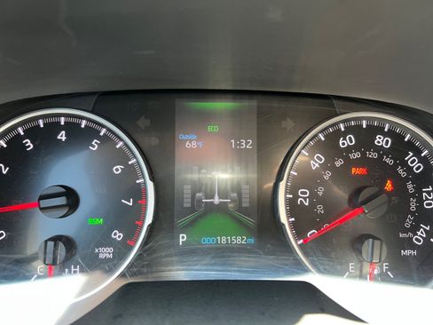 Used 2019 Toyota RAV4 XLE w/ Convenience Package AWD/4WD image 11