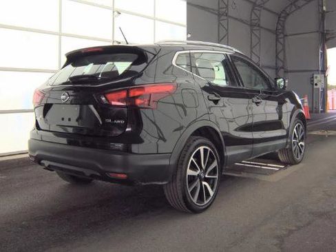 Used 2018 Nissan Rogue Sport SL image 2