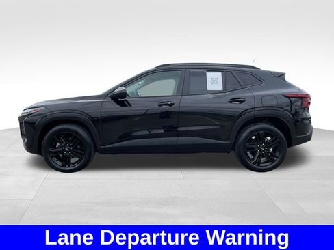 Used 2024 Chevrolet Trax ACTIV w/ Sunroof Package FWD image 2