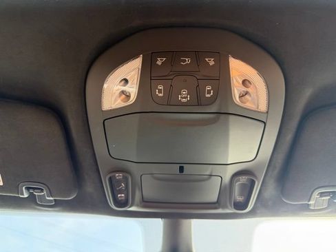Used 2025 Chrysler Pacifica Pinnacle w/ Trailer Tow Group AWD/4WD image 38