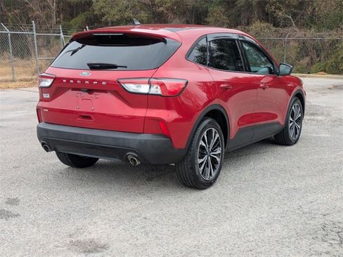 Used 2021 Ford Escape SE w/ SE Sport Appearance Package image 3