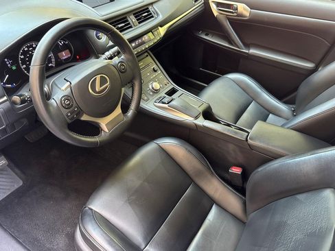 Used 2016 Lexus CT 200h w/ Navigation Package FWD image 4