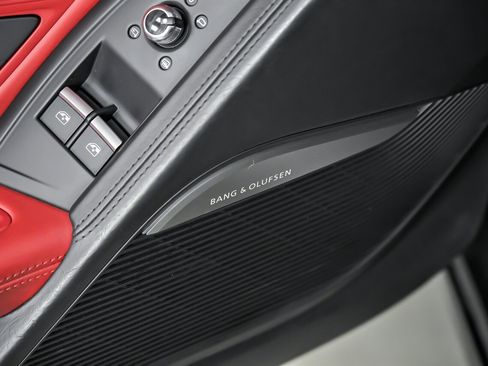 Used 2017 Audi R8 V10 w/ Ceramic Brake Package image 24