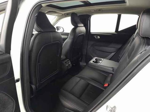 Certified 2023 Volvo XC40 B5 Ultimate w/ Protection Package Premier image 35