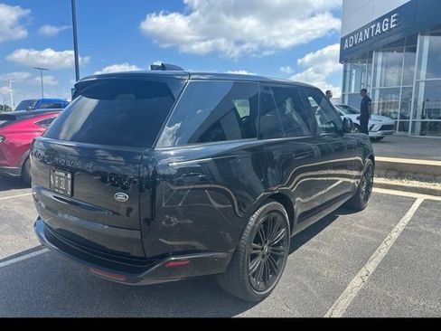 Used 2023 Land Rover Range Rover SE AWD/4WD image 3