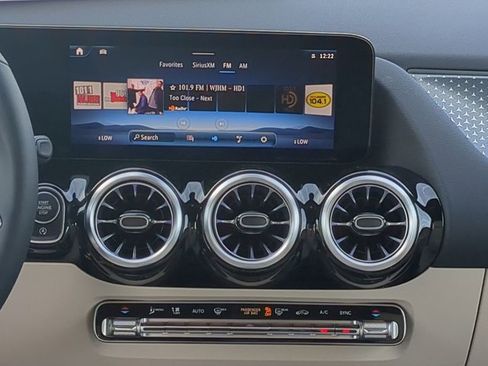 Used 2025 Mercedes-Benz GLA 250 image 17