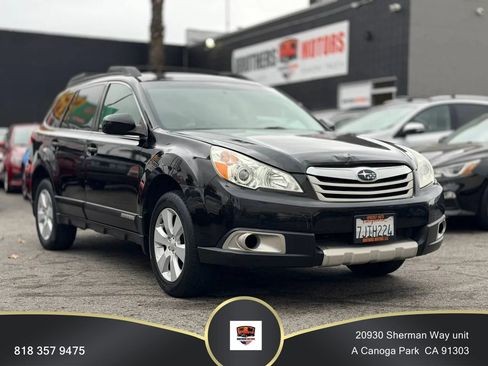 Used 2010 Subaru Outback 2.5i Limited w/ Popular Equipment Group 2A image 1