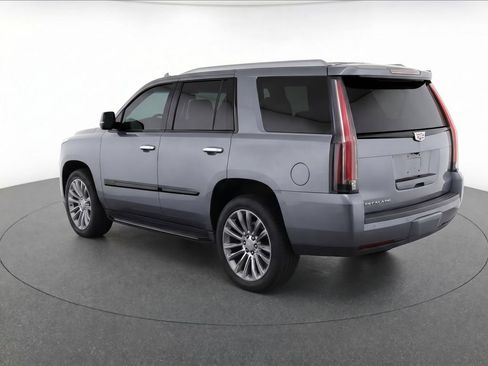 Used 2019 Cadillac Escalade Luxury w/ Escalade Sport Edition AWD/4WD image 3
