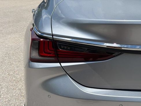 Used 2023 Lexus ES 350 w/ Premium Package FWD image 10