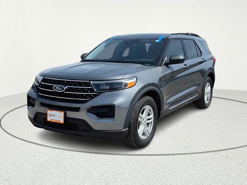 Used 2022 Ford Explorer XLT RWD image 1