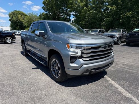 Used 2023 Chevrolet Silverado 1500 High Country w/ Technology Package AWD/4WD image 2